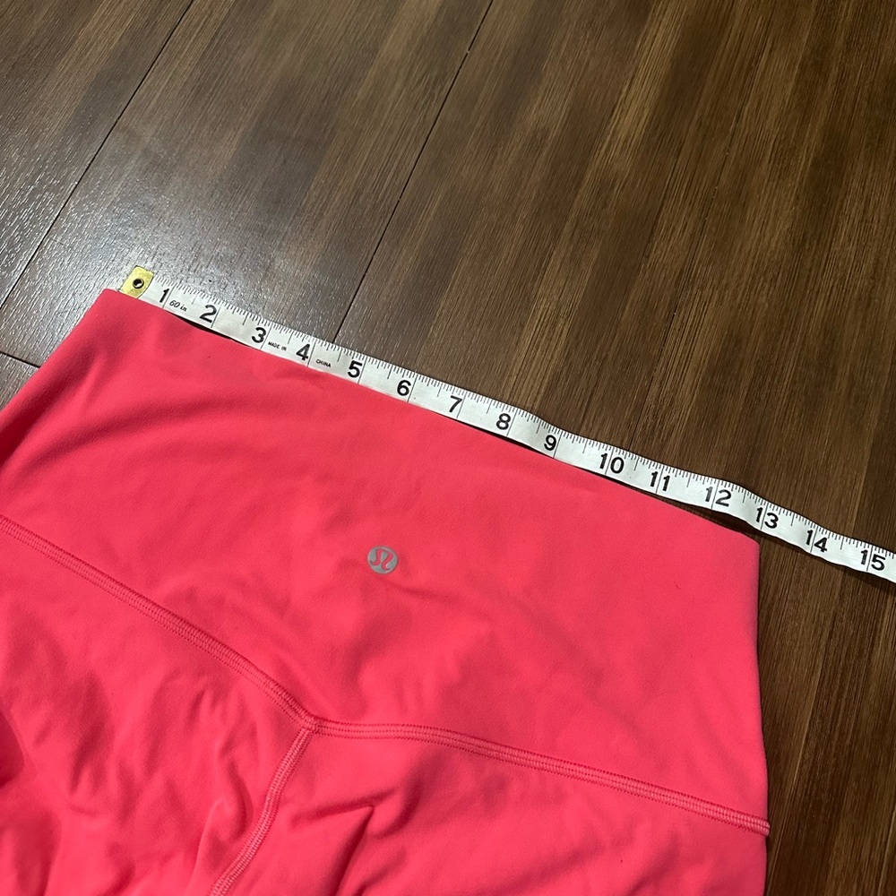 Lululemon Align High-Rise Crop 23"
Lip Gloss
W6BGLS
Double lined
Size 10 - Picture 4 of 8